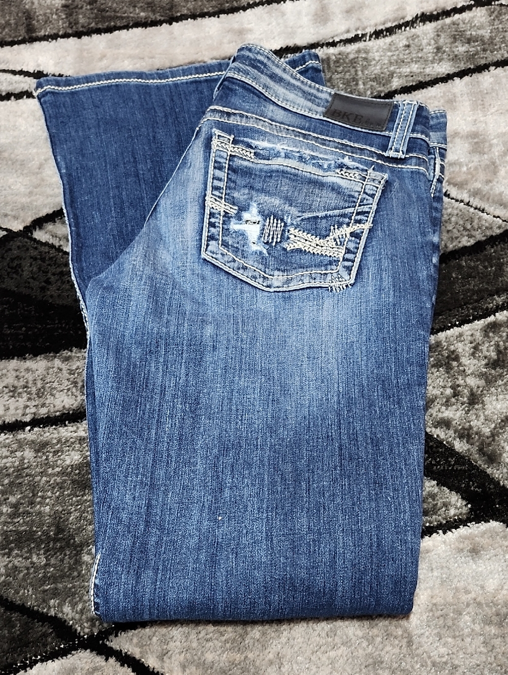 BKE STELLA EMBROIDERED DISTRESSED MID-RISE DENIM JEAN 29